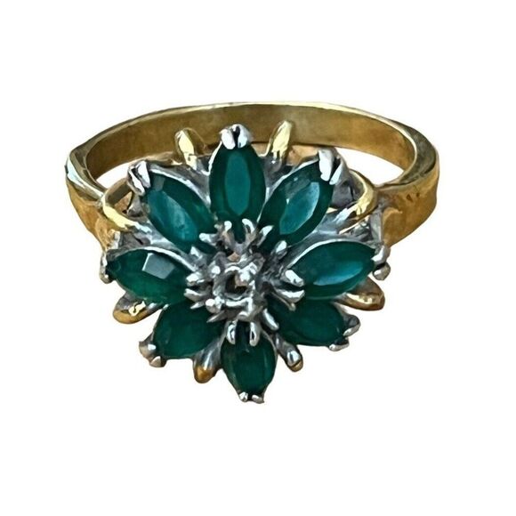 Size 9 Green Gold Tone Flower Petal Cocktail Ring Statement Costume Jewelry - Picture 1 of 6